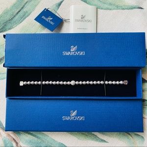 Swarovski remix pearl crystal w magnetic closer